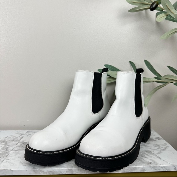 MADDEN GIRL Cindyy Chelsea Chunky Lug Boot White Sz 7.5 - Picture 2 of 10